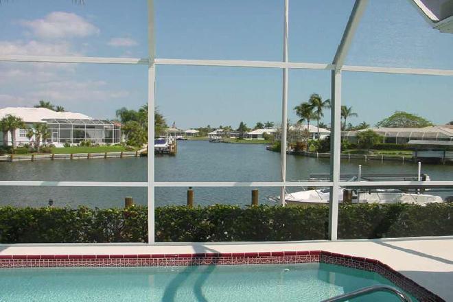 Muster Luxus Villa mit Pool Marco Island / Florida :  Blick aufs Wasser 