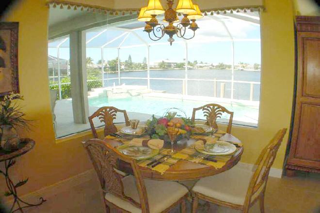 6 Zimmer Muster Villa Marco Island / Florida :  Essbereich 