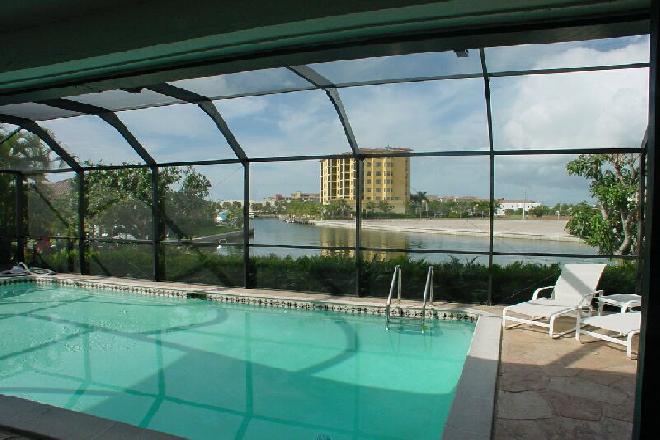 4� Zimmer Haus mit Pool Marco Island / Florida :  Sicht aufs Wasser ab Poolarea